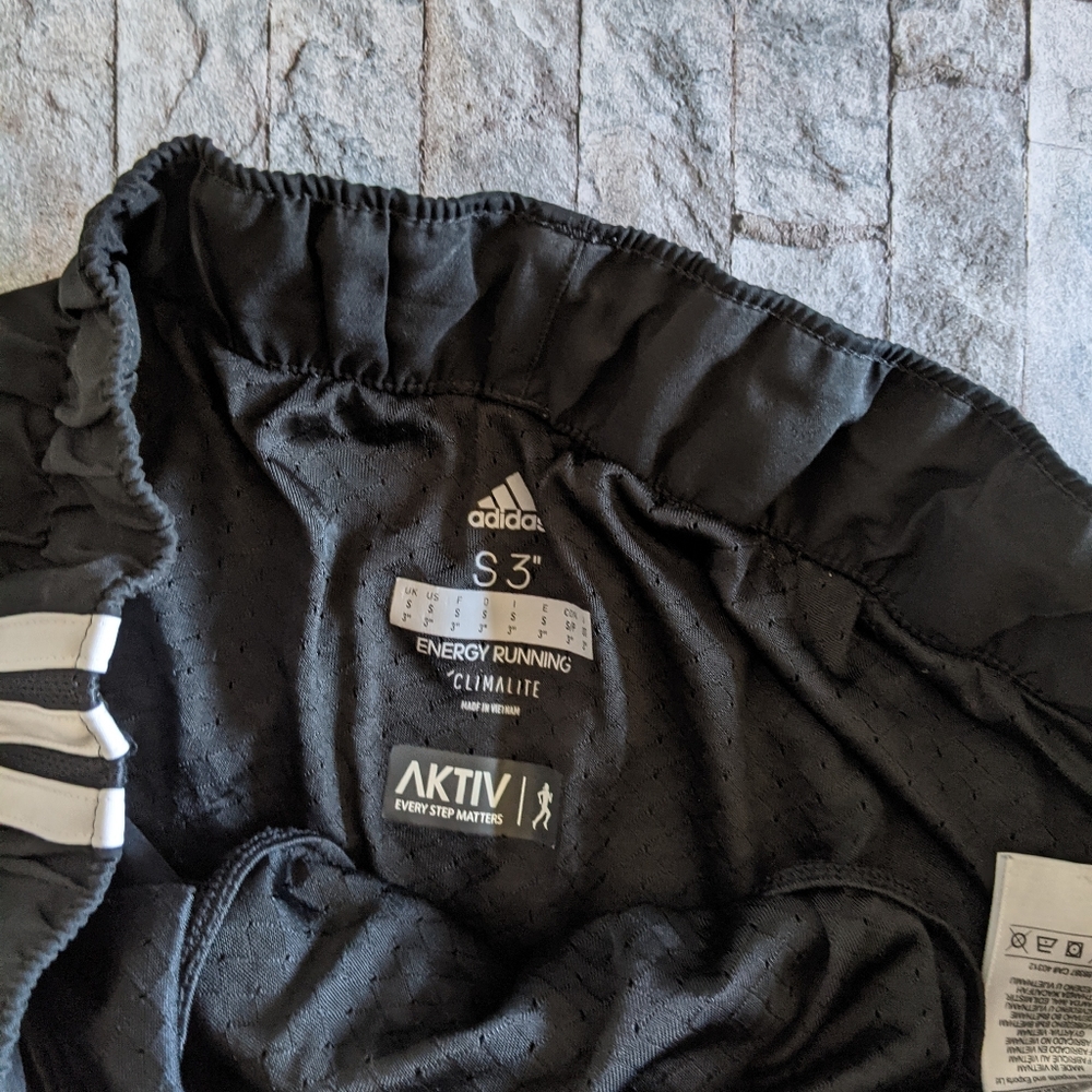 🔥 Adidas Shorts - Picture 3 of 4